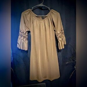 Win Win Womens Size S/M Ruffle Sleeve Bronze Tunic Top Boho like new
